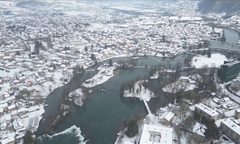 Proljetno nevrijeme u BiH: Bihać pod snijegom, otežan saobraćaj na planinskim prevojima